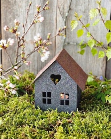 Metall hus sort/bronse