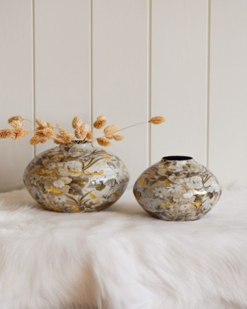 Vase med fin dekor L